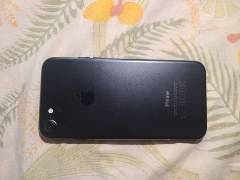 Apple iPhone 7 1