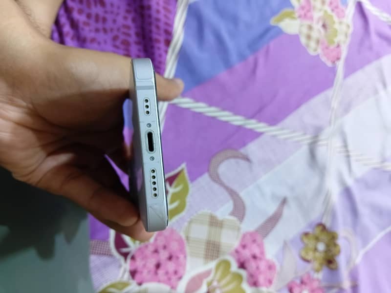iPhone 14 3