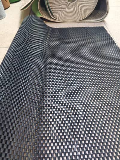 Anti slip rubber mat