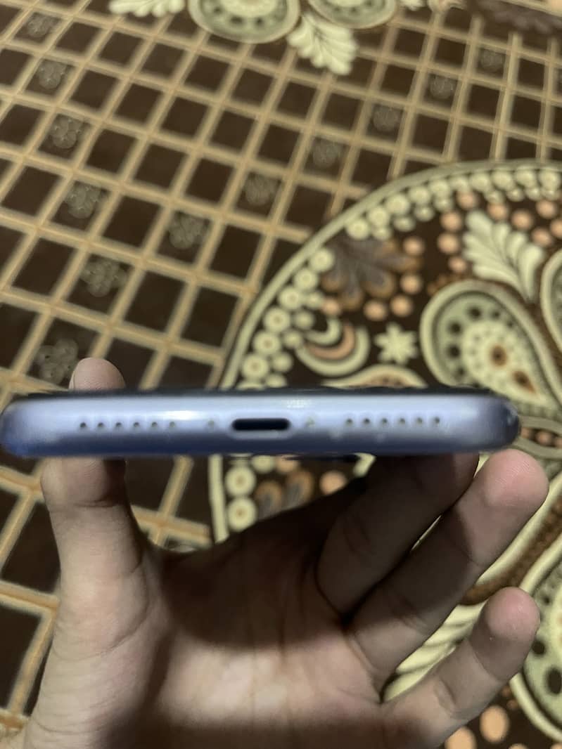 Apple iPhone 11 3