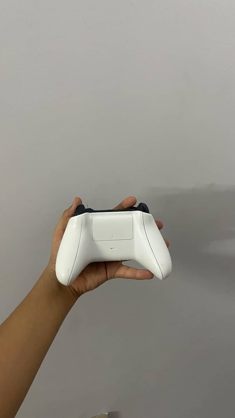 Xbox controllers available 2