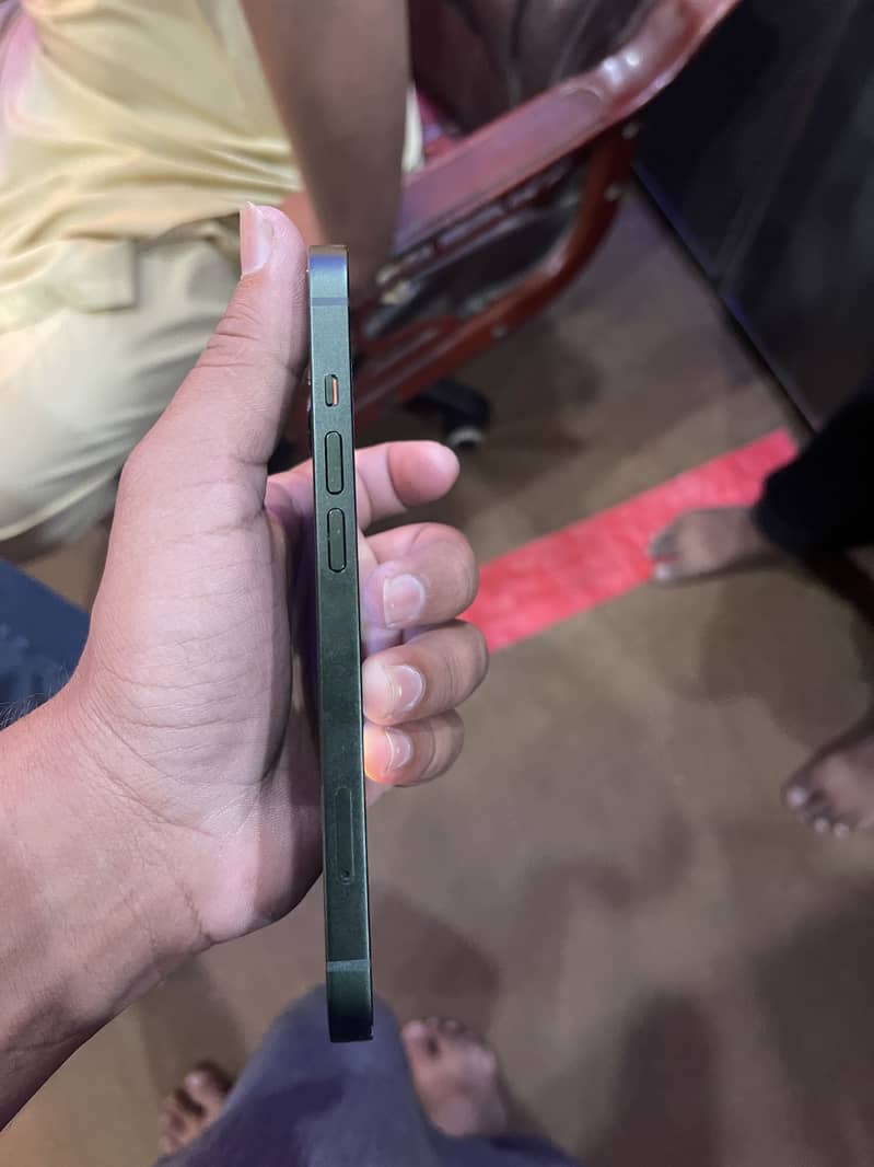 Apple iPhone 13 1