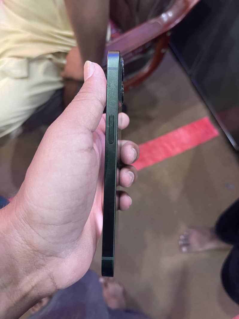 Apple iPhone 13 4