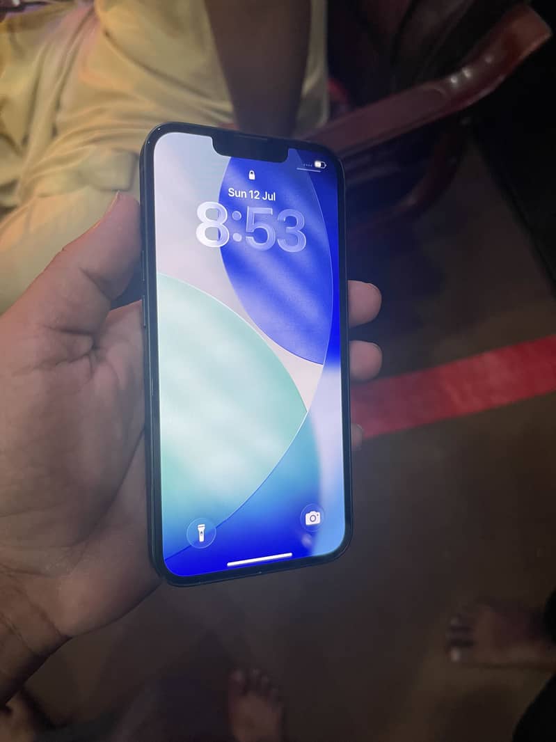 Apple iPhone 13 8