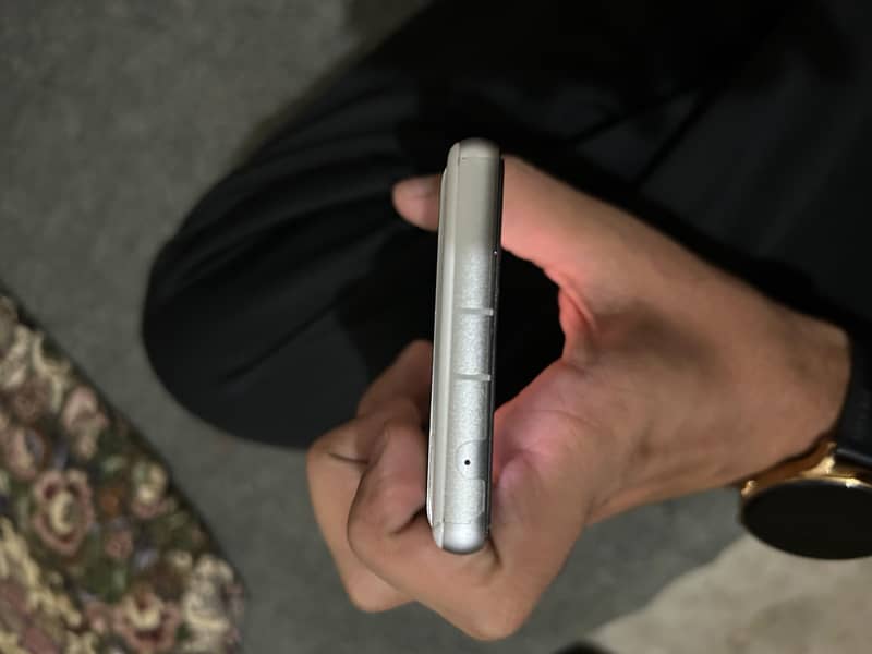 Google Pixel 7a 5
