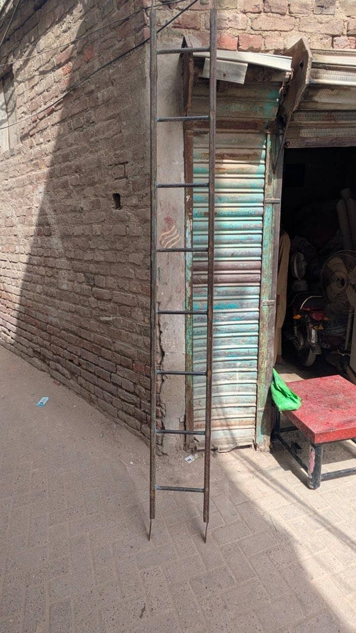 لوہے کی مضبوط اور پائیدار سیڑھی 0