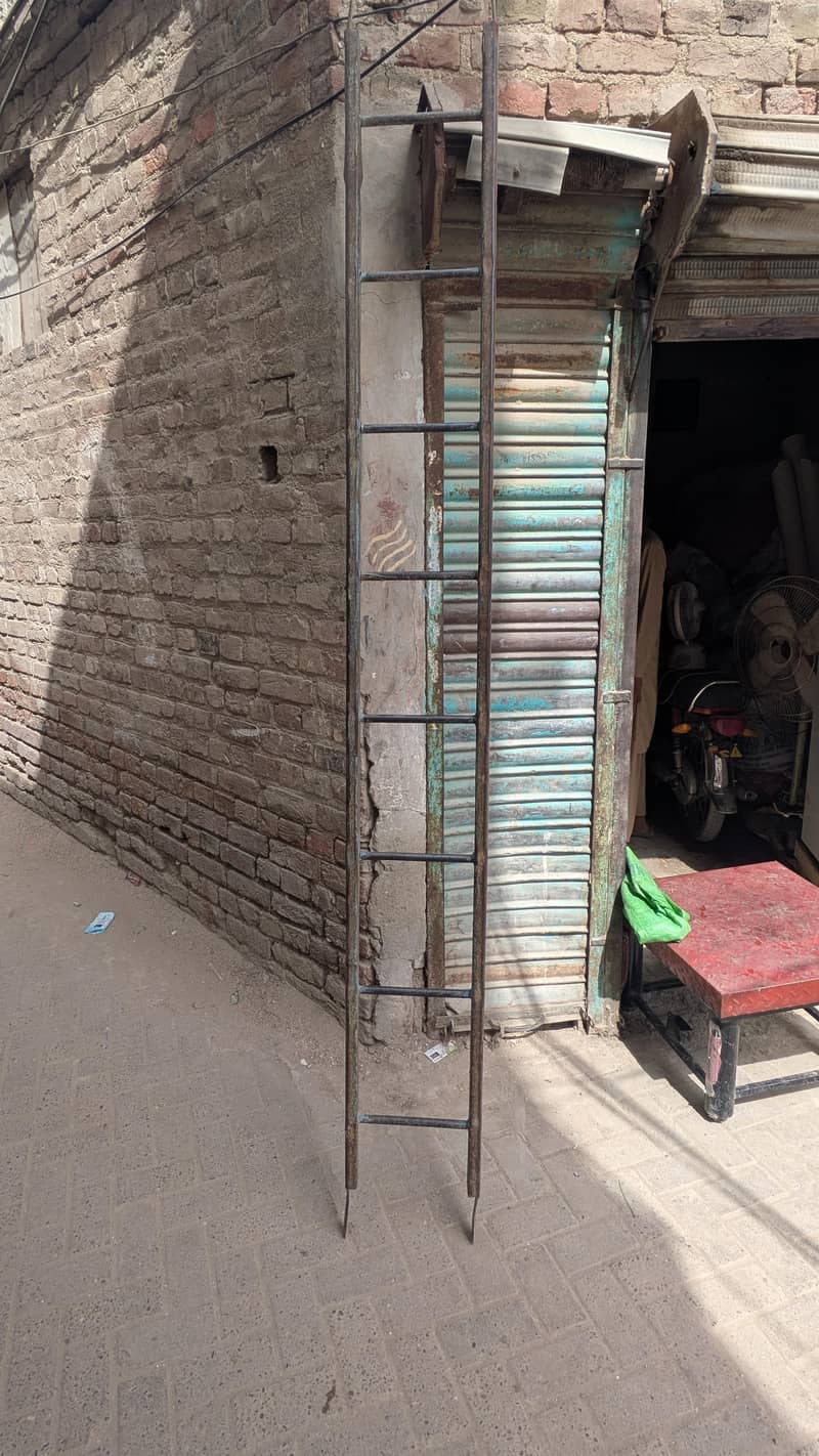 لوہے کی مضبوط اور پائیدار سیڑھی 1