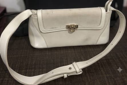 Off white cross body bag condition 8/10