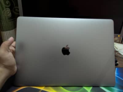 Apple Macbook pro 2019 ( 16/1TB ) 4gb Graphics Card