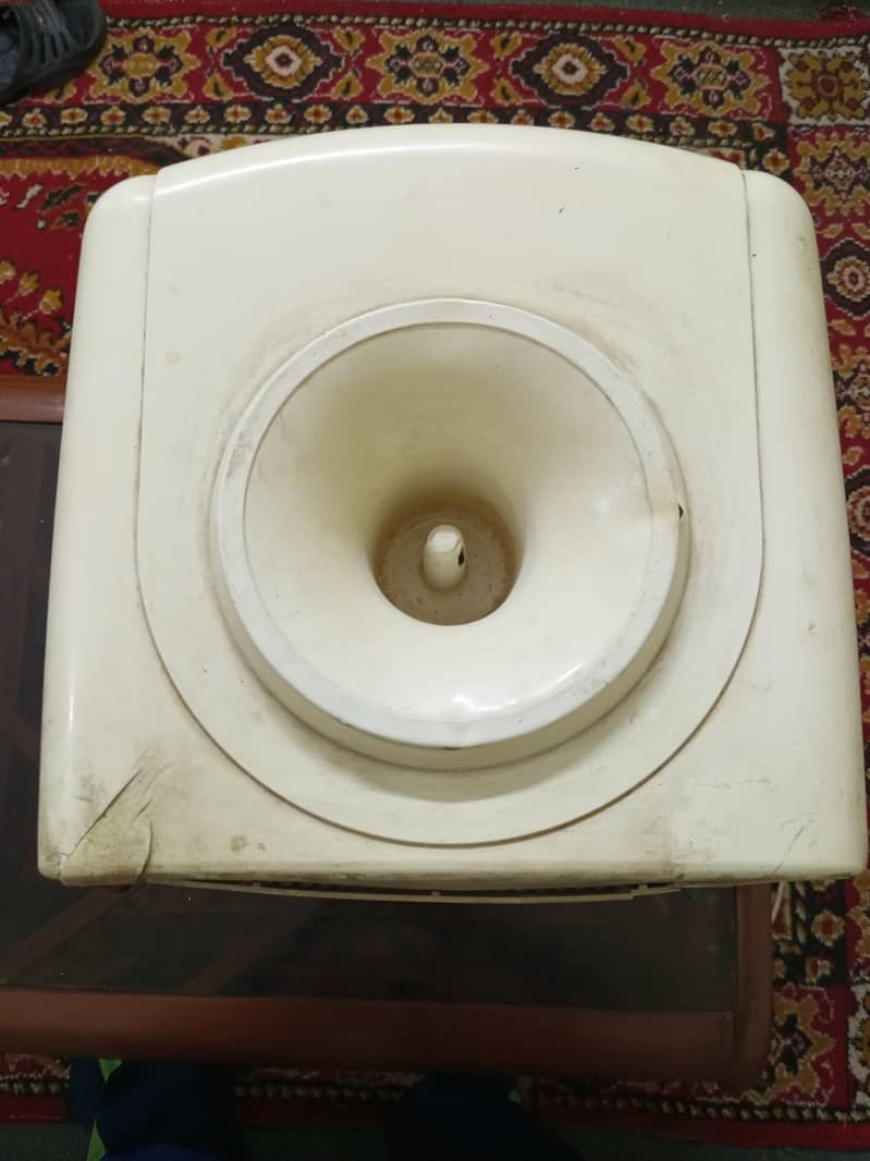 Table water dispenser 1