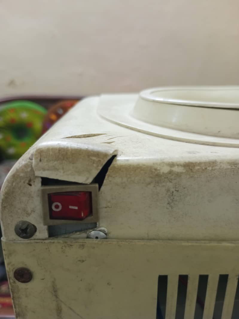 Table water dispenser 4