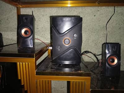 A woofer with two speakers with manually to set volume,bass and treble