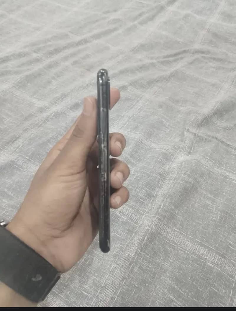 Apple iPhone X 4