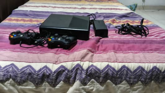Xbox slim e with full accessories. (03225556797)