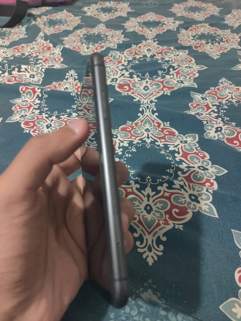 Apple iPhone 11 4