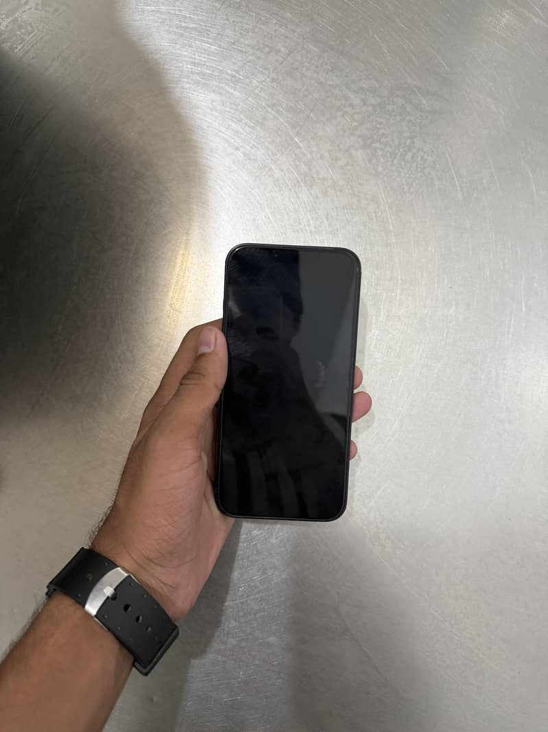 Apple iPhone 13 2