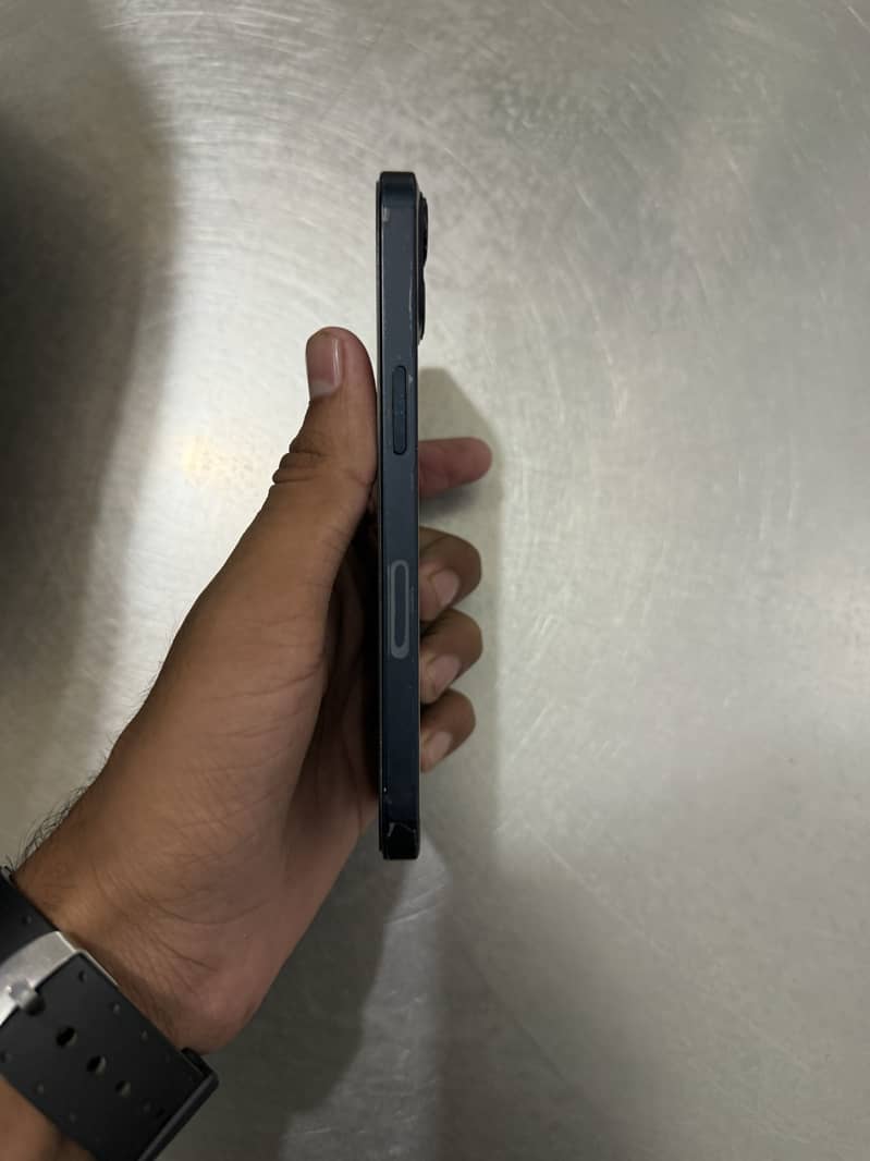 Apple iPhone 13 3