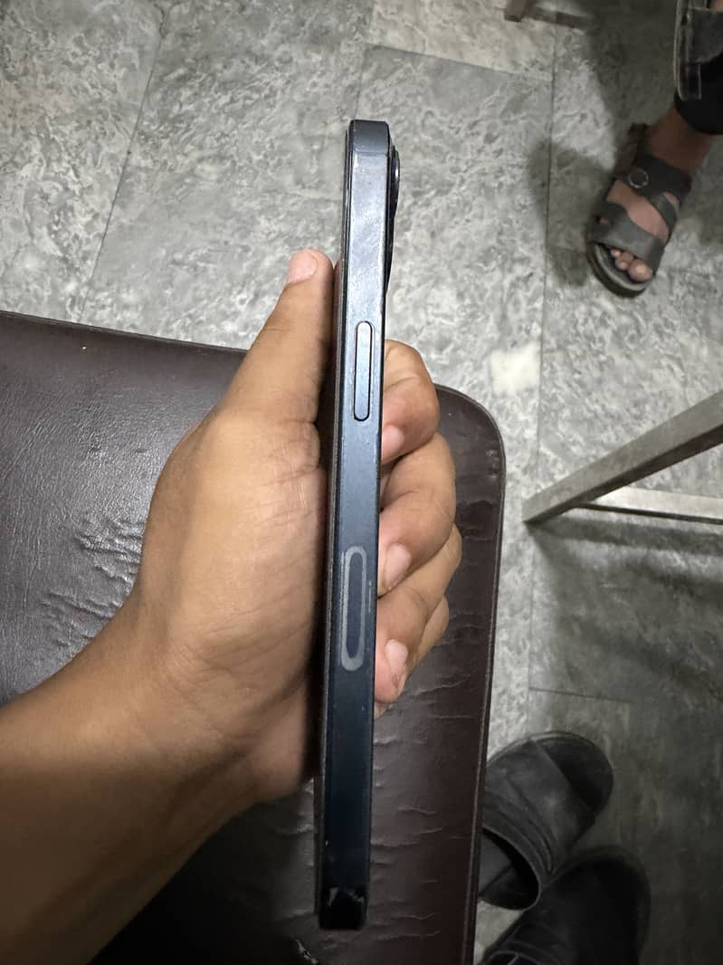 Apple iPhone 13 4