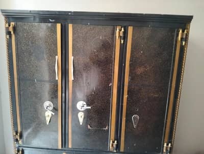 Used Wordrobe safe Almari