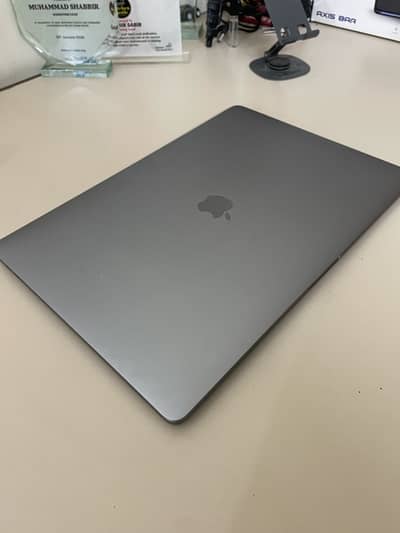 Macbook Pro 19, i9 - 32GB - 1TB