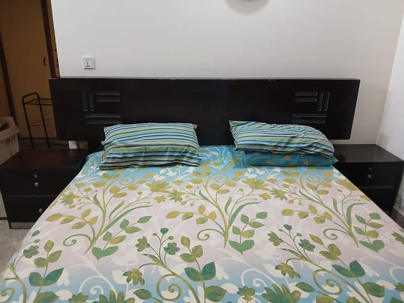Bed with dressing 2