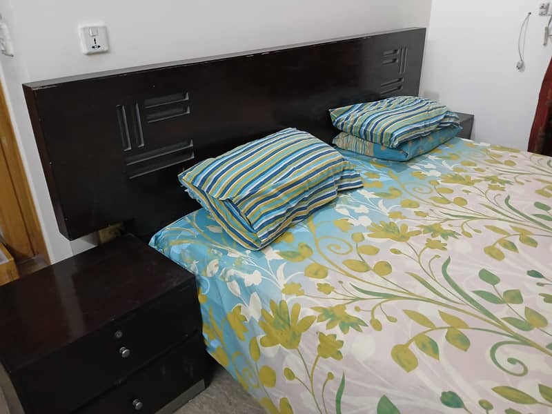 Bed with dressing 5