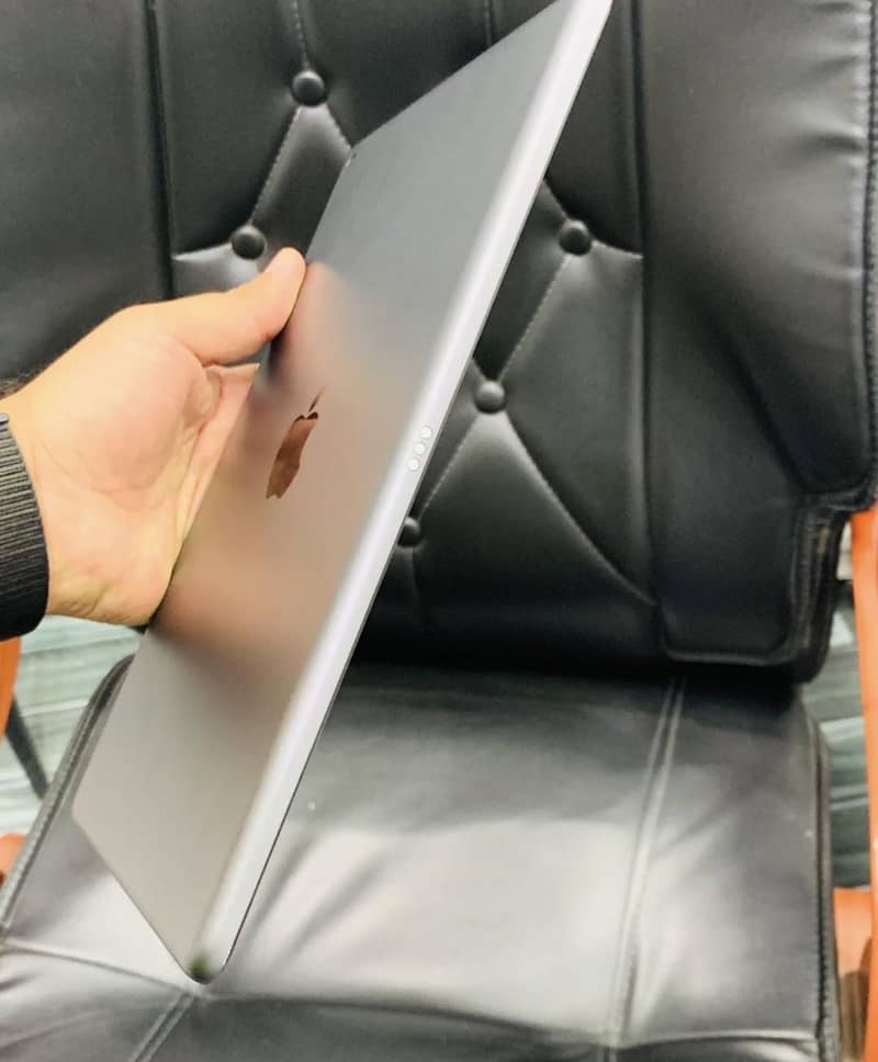 IPAD 8 GENRATION 2