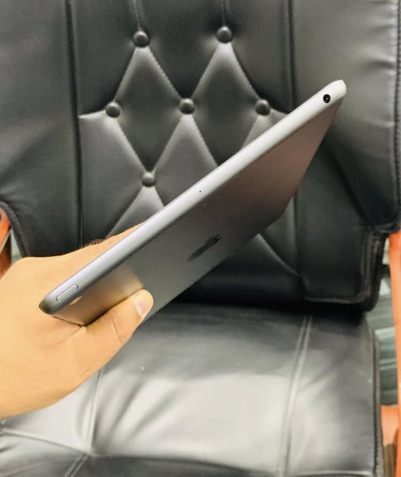 IPAD 8 GENRATION 4