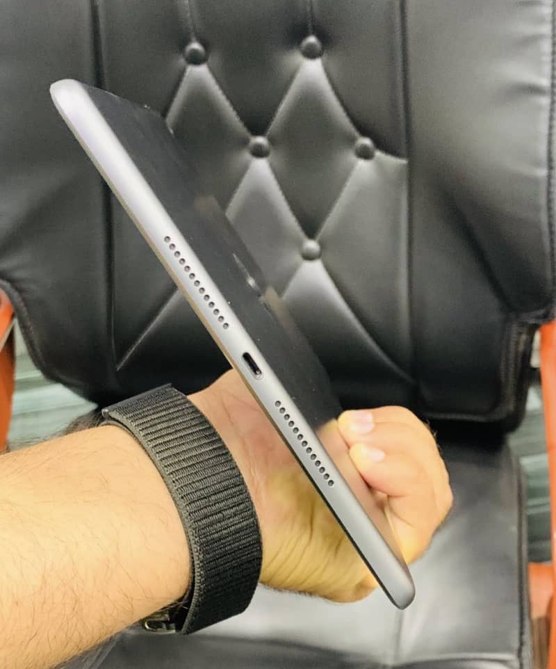 IPAD 8 GENRATION 5
