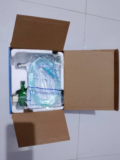 Medical Oxygen Regulator with Flow Meter & Humidifier | Medicare