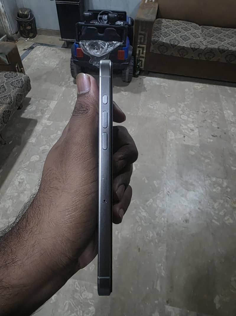 Apple iPhone 15 Pro Max 2