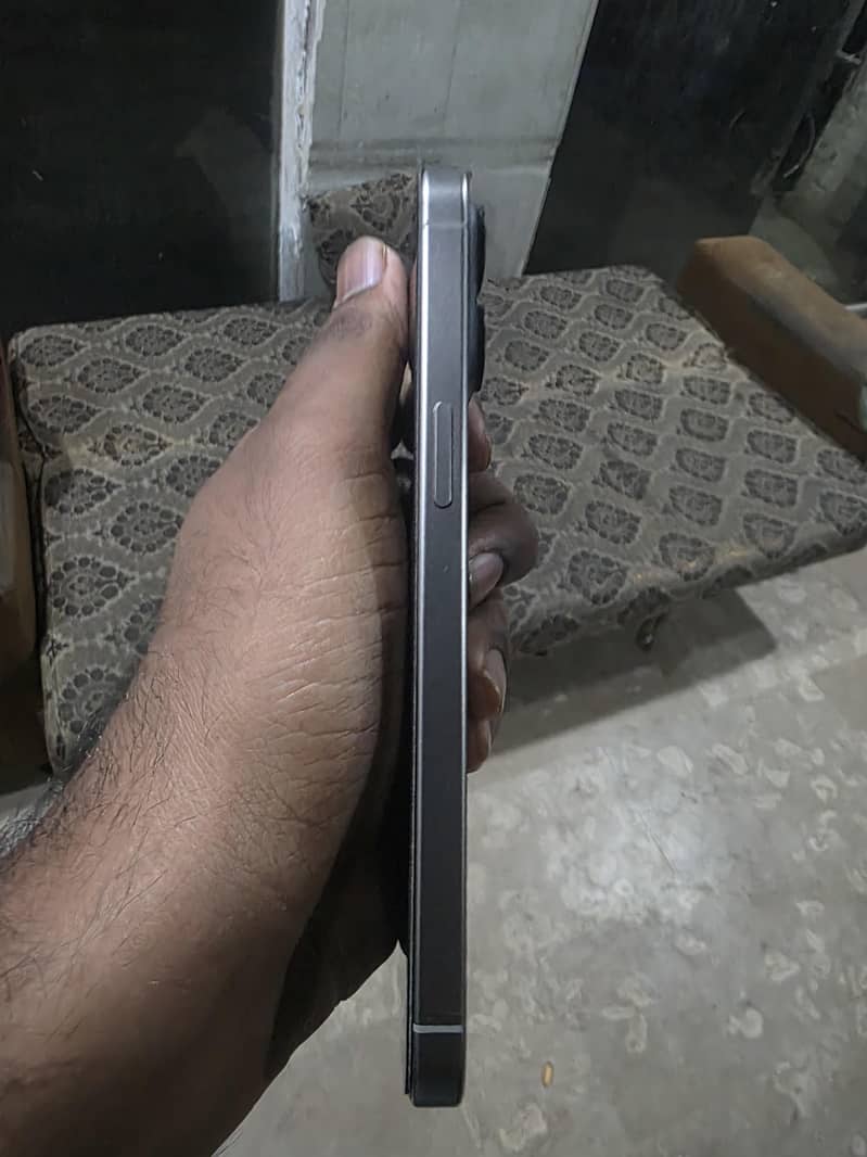 Apple iPhone 15 Pro Max 3