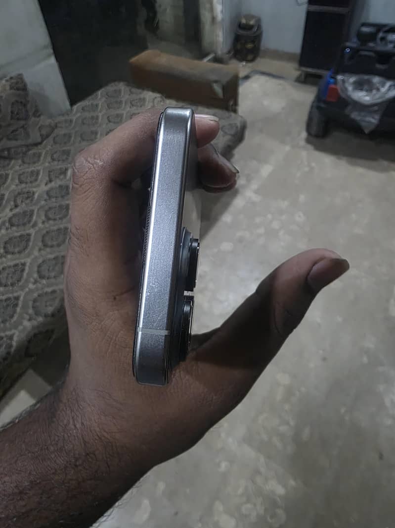 Apple iPhone 15 Pro Max 4