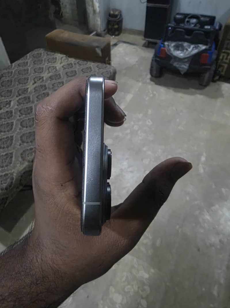 Apple iPhone 15 Pro Max 5