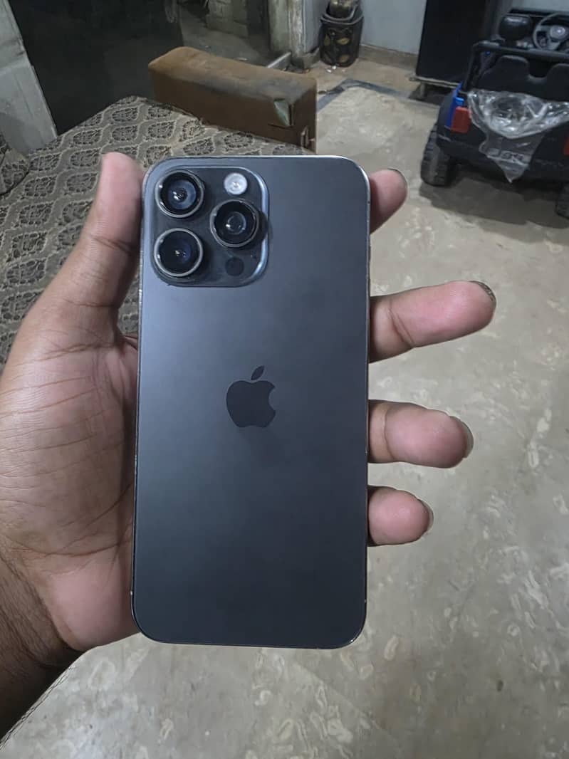 Apple iPhone 15 Pro Max 6