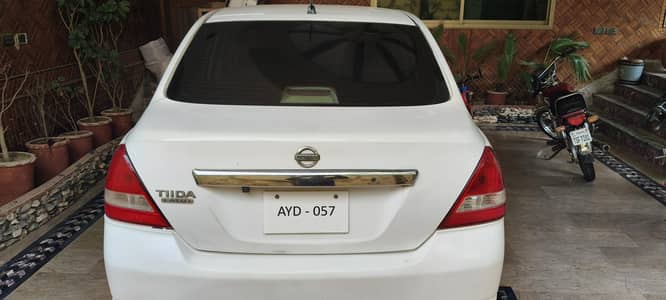 Nissan Tiida 2012