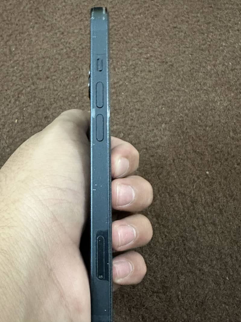 Apple iPhone 13 2