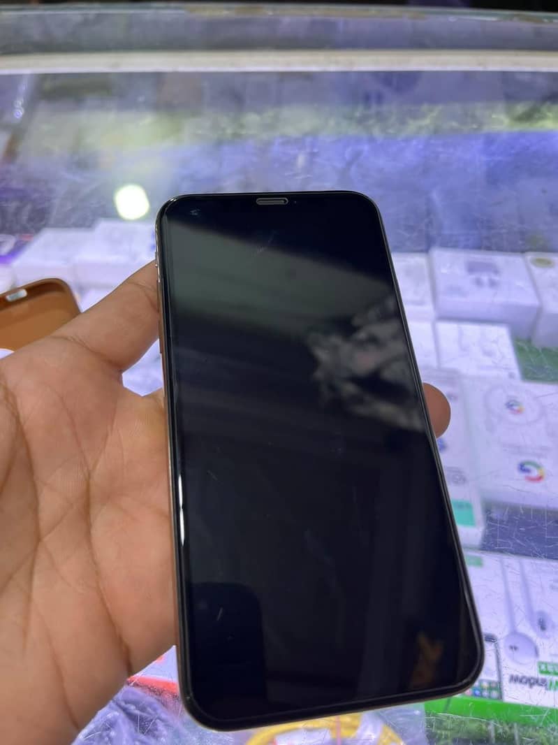 Apple iPhone XS 1