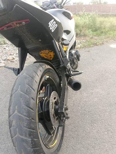 Suzuki 400 cc four salander