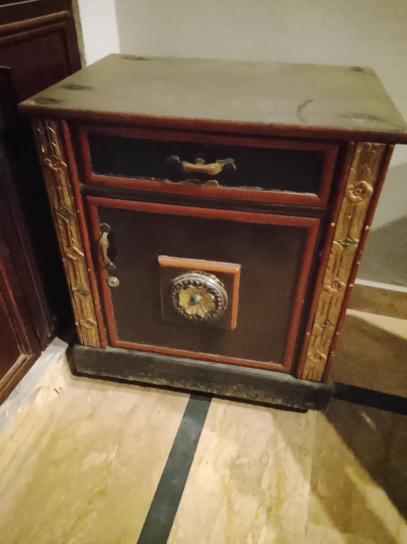 side table 0