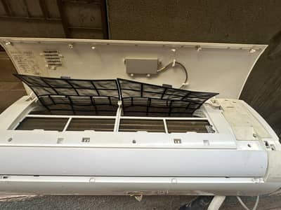 Hair AC 1T good condition argent sell phone  whatsapp 03079209454