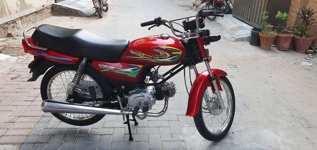 United 100cc Red model 2016