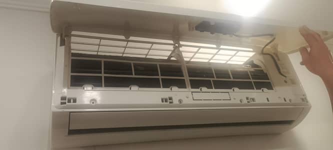 1.5 ton AC in excellent condition