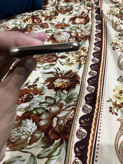 IPhone XS TOTAL ORIGINAL 10 by 10 scratch less