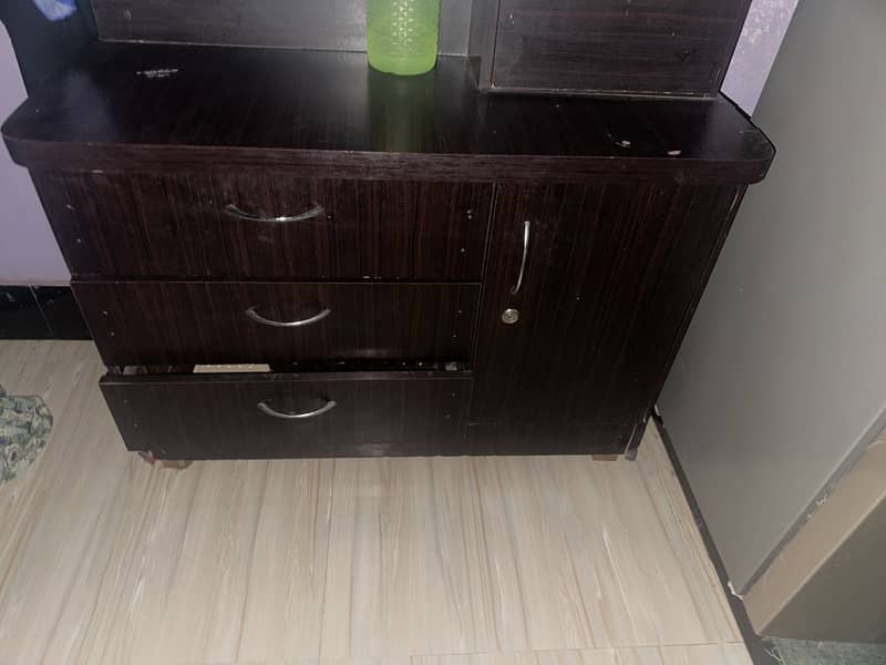 Dressing table 0