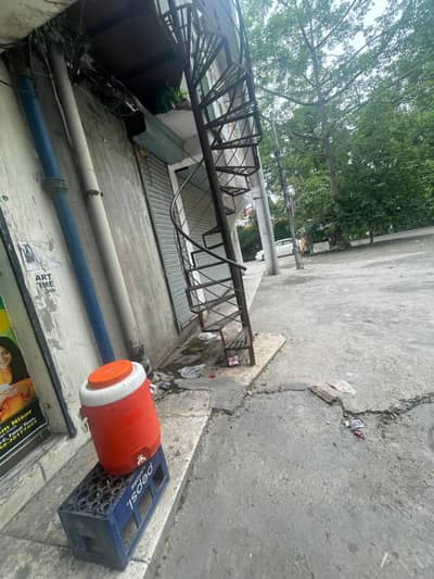 FLAT FOR Sale Corner Flat 300 Sqaure feet First floor