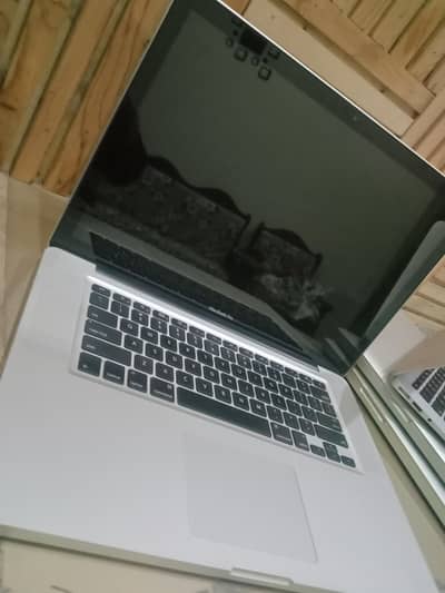 MacBook pro 2011, 8gb 320gb