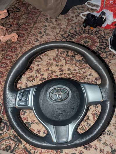 Toyota Vitz multimedia steering