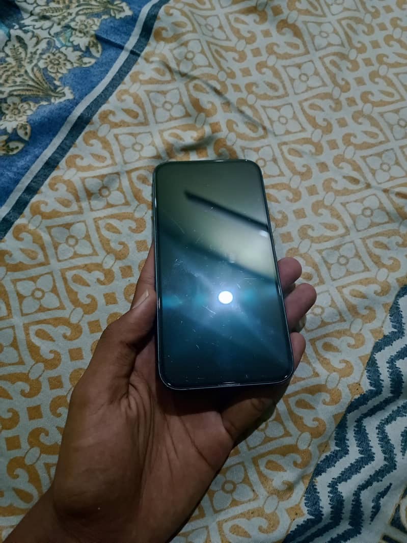 Apple iPhone 13 4