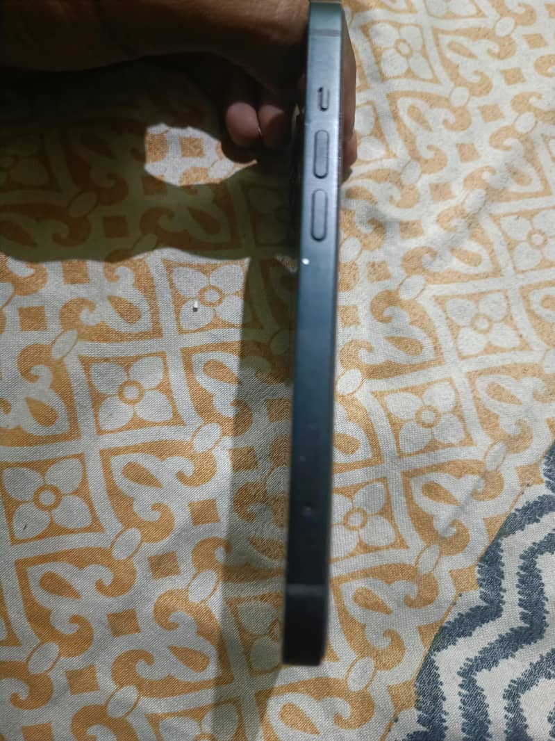 Apple iPhone 13 10